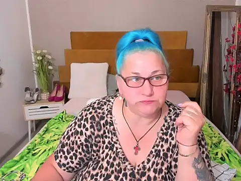 Sugarmommy_69X élő XXX-chatje