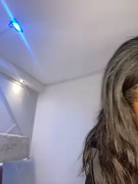 amara_queen_ Adlı Modelin Canlı XXX Sohbeti