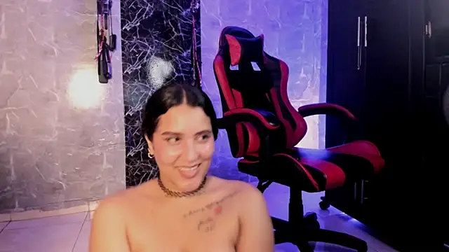 CamiBDSM élő XXX-chatje