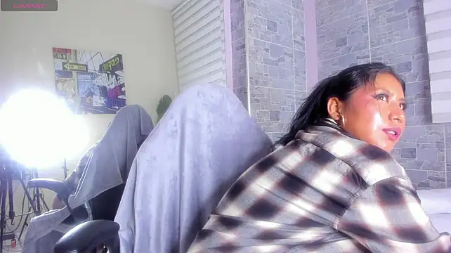 KarolinaFerrari Chat XXX live