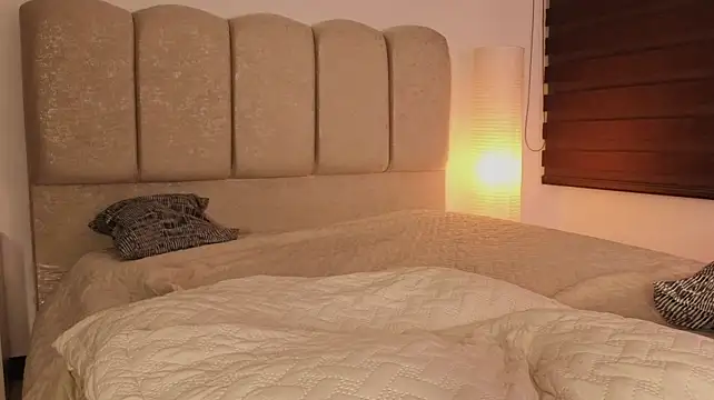 Emma_Rhoadess_ élő XXX-chatje