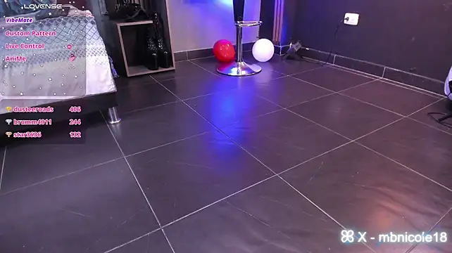 MissNicoleSds élő XXX-chatje