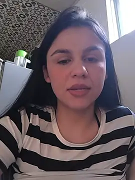 Daniela-rosee Adlı Modelin Canlı XXX Sohbeti
