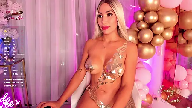 EmilyLeah_ élő XXX-chatje