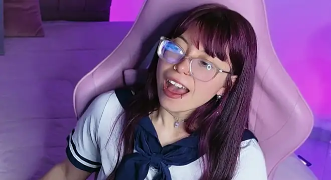 uchiiky_doll élő XXX-chatje