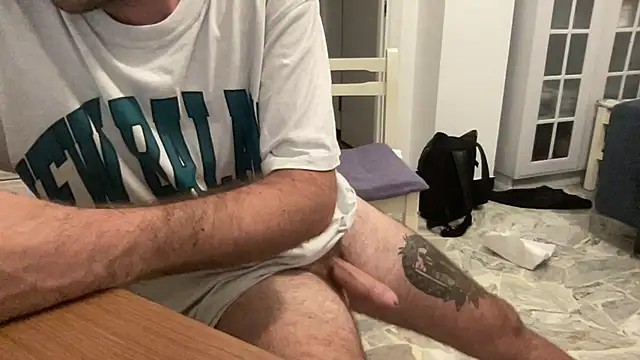 Al0neB0y01 Show in webcam