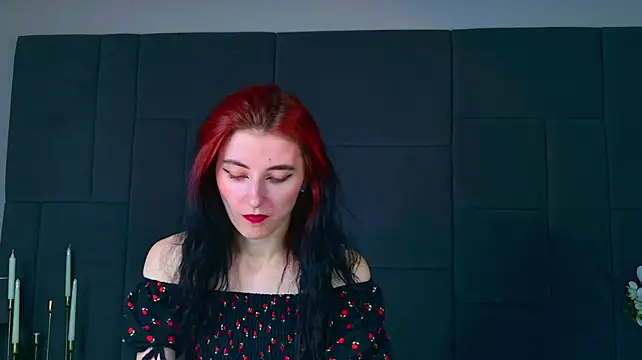 NicoleSinn élő XXX-chatje