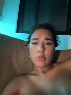 Chatroom XXX en direct de EmmaRoux_