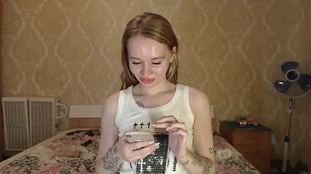 Kitkaat00 élő XXX-chatje