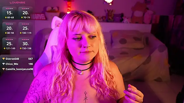 Khitsuniin Live XXX chat
