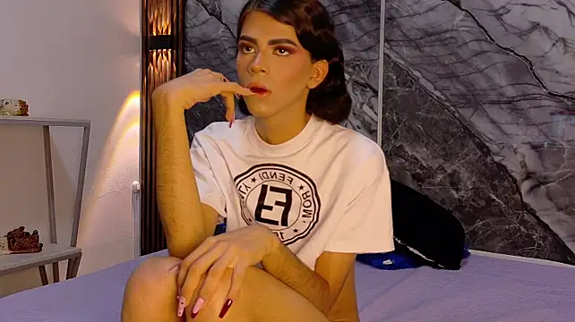 XXX chat uživo modela Mia_Collins7