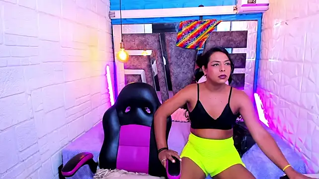 EmmyTorner Live XXX Chat