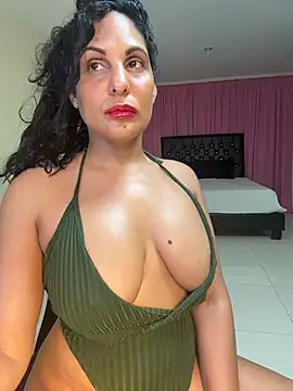 Latina-miss élő XXX-chatje