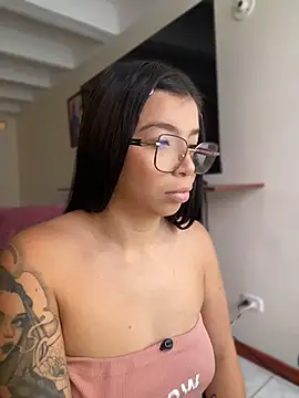 Chat +18 de maaddyXXX ao vivo