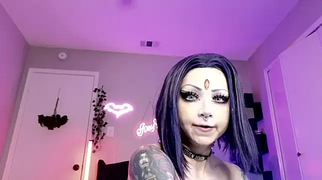 Ivey_Strigoi's Live XXX Chat