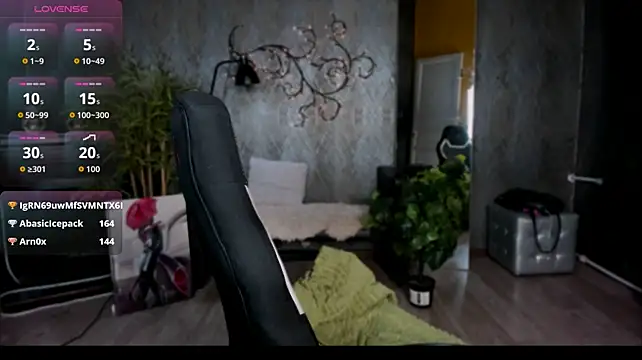 Miiu_miiu élő XXX-chatje