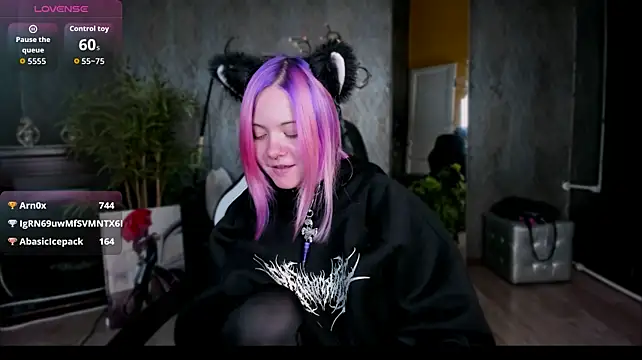 Miiu_miiu élő XXX-chatje