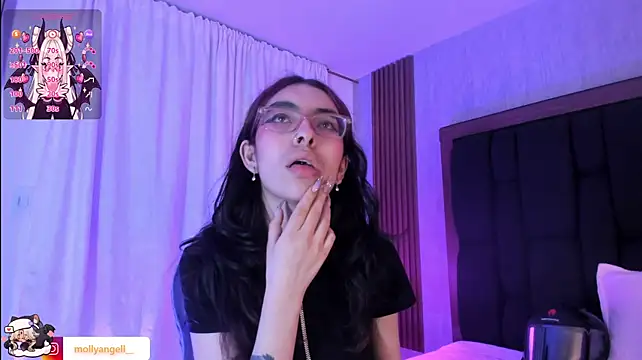Molly_A's Live XXX Chat