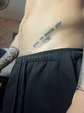 AlphaMasterXxx 라이브 XXX 채팅