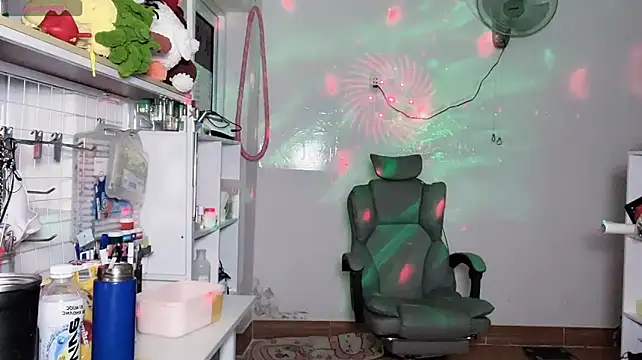 XXX chat uživo modela Tieu-May