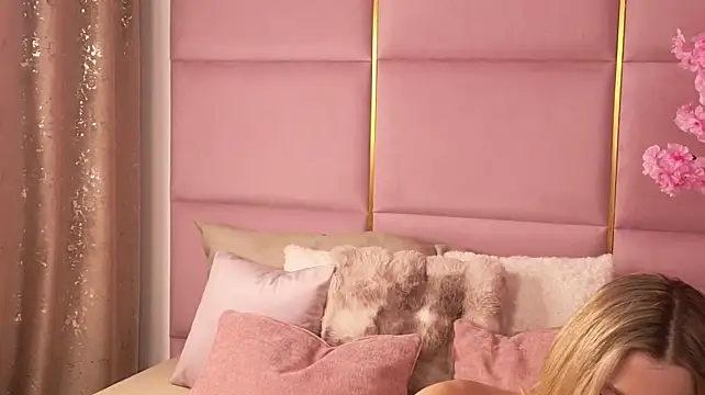 Ellibluen Live XXX chat