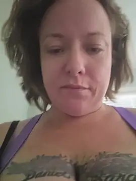 julimonroe's Live XXX Chat