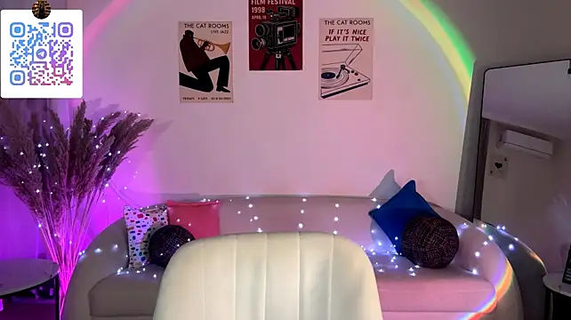 LinaMourのライブXXXチャット
