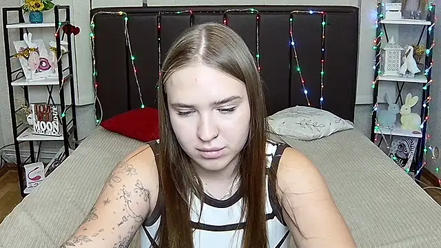 LauraHlot élő XXX-chatje