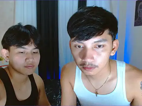 dylan_hardfucker élő XXX-chatje