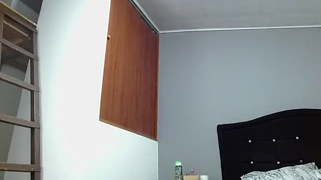 Emilia_1995 élő XXX-chatje