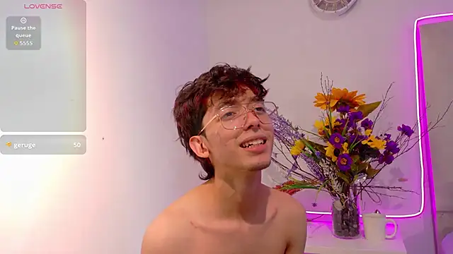 Twink_Sebas7 即時 XXX 聊天