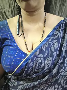 bhuvana_555 élő XXX-chatje
