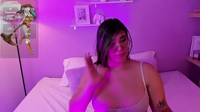 Valen_with_pussy's Webcam Show