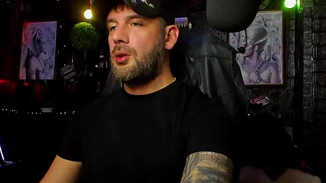 צ'אט XXX בשידור חי של LexHardy