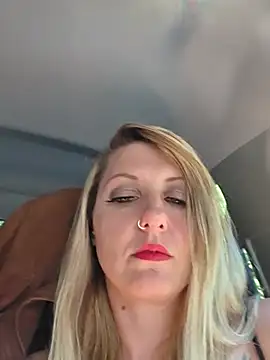 Chatroom XXX en direct de SheIsSomething
