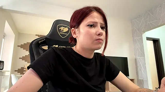 Nikaliva live XXX chat