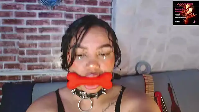 Chatroom XXX en direct de emma_bdsm_