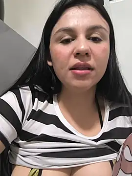 Daniela-rosee live XXX chat