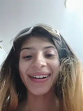 KratosAfroditacs' Live XXX Chat