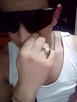 Valentino_DominusDirty élő XXX-chatje
