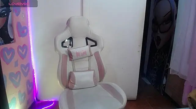 Chat +18 de kattybbwbigboobs_ ao vivo