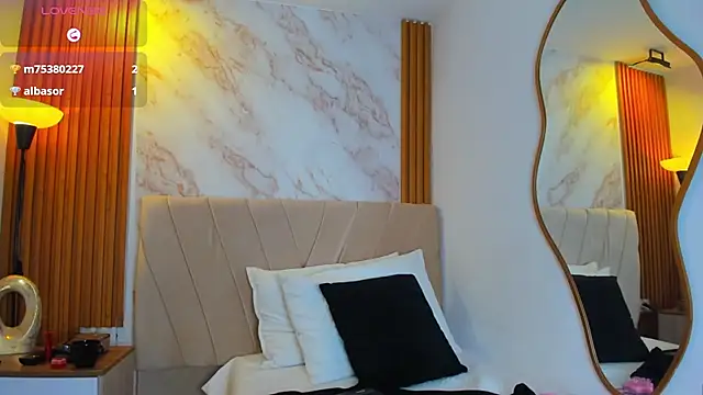 j_belle_ élő XXX-chatje