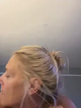 Blondnboujee53n Live XXX chat
