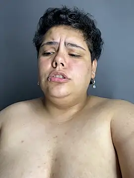 צ'אט XXX בשידור חי של Hailey_Curvy