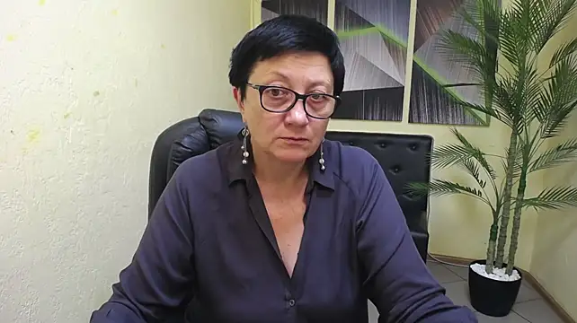 EmilyL0ve's Live XXX Chat