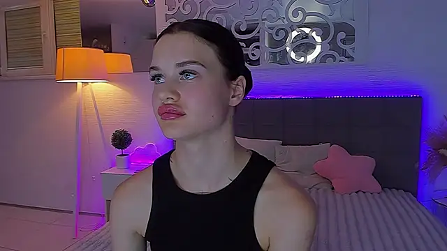 LuisaClover Adlı Modelin Canlı XXX Sohbeti