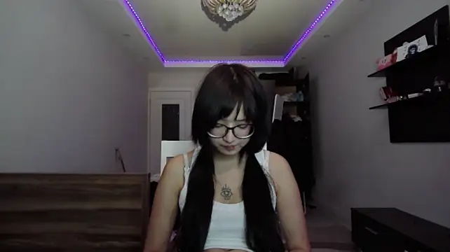 ShainaSchardein's Live XXX Chat