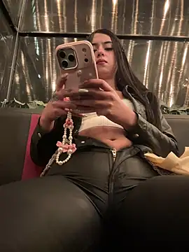 LilacNoirn Live XXX chat