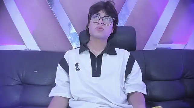 צ'אט XXX בשידור חי של KevCokk