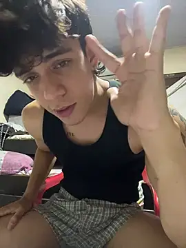 valdren_vylord: διαδικτυακό σόου στην κάμερα